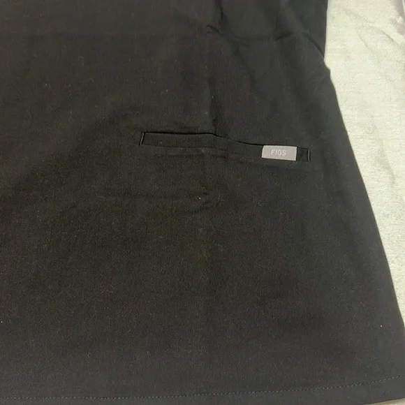 Figs scrub top black size large technical collection - Picture 2 of 4